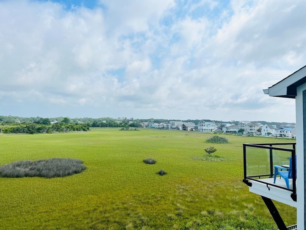 Fishtown / 606 Ocean Blvd West 4 Bedroom Home by RedAwning view 4