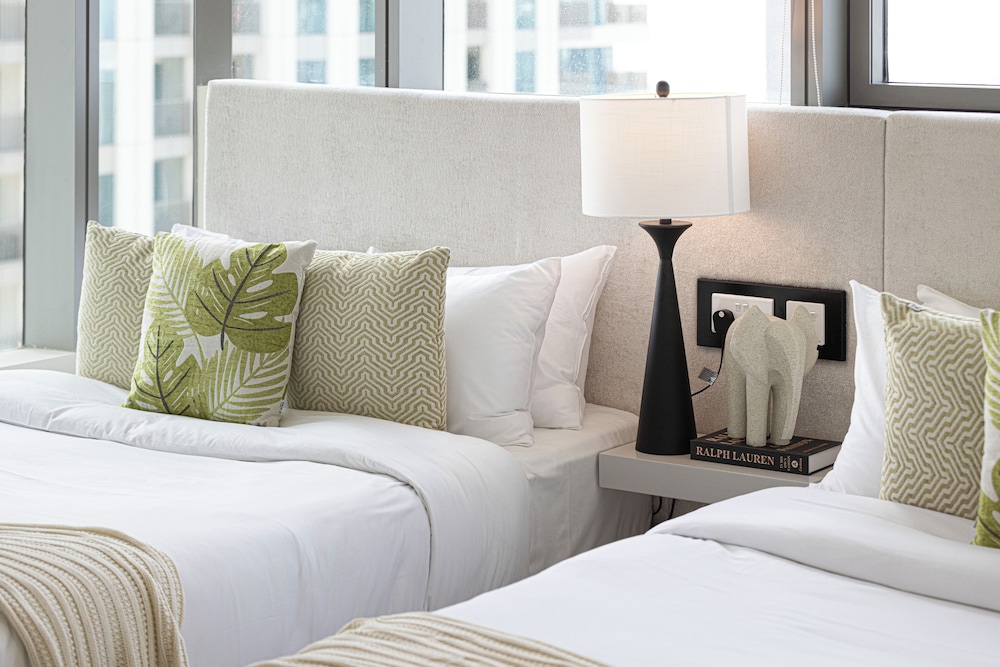 DVH Luxe Retreat 4BR Burj View Apartment