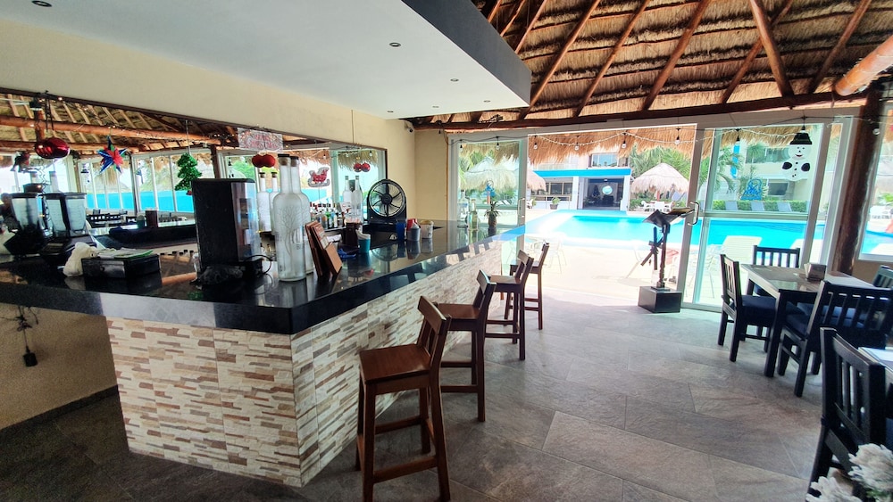 Paradise Beachfront & Nightlife Heart