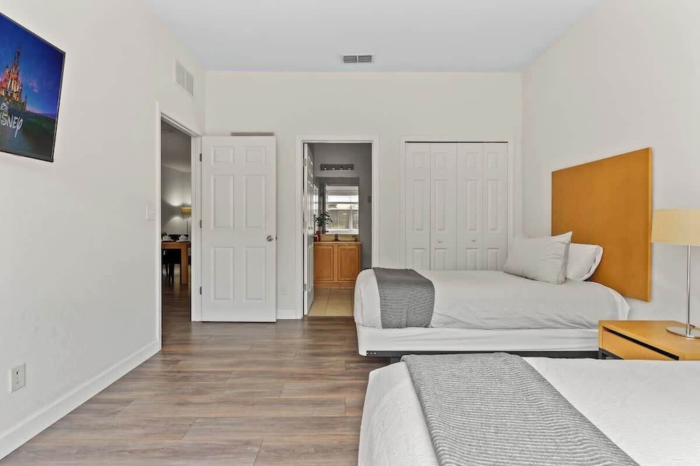 Pet Friendly 4 BR With Hot Tub