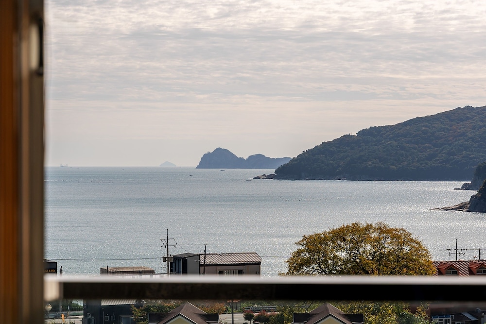 Geoje Pension Kan Pool Villa