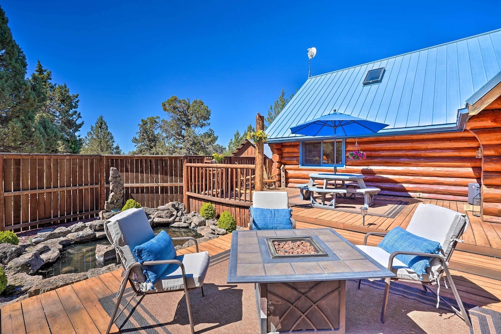 Bend Log Cabin w/ Cascade Mountain Views! view 5
