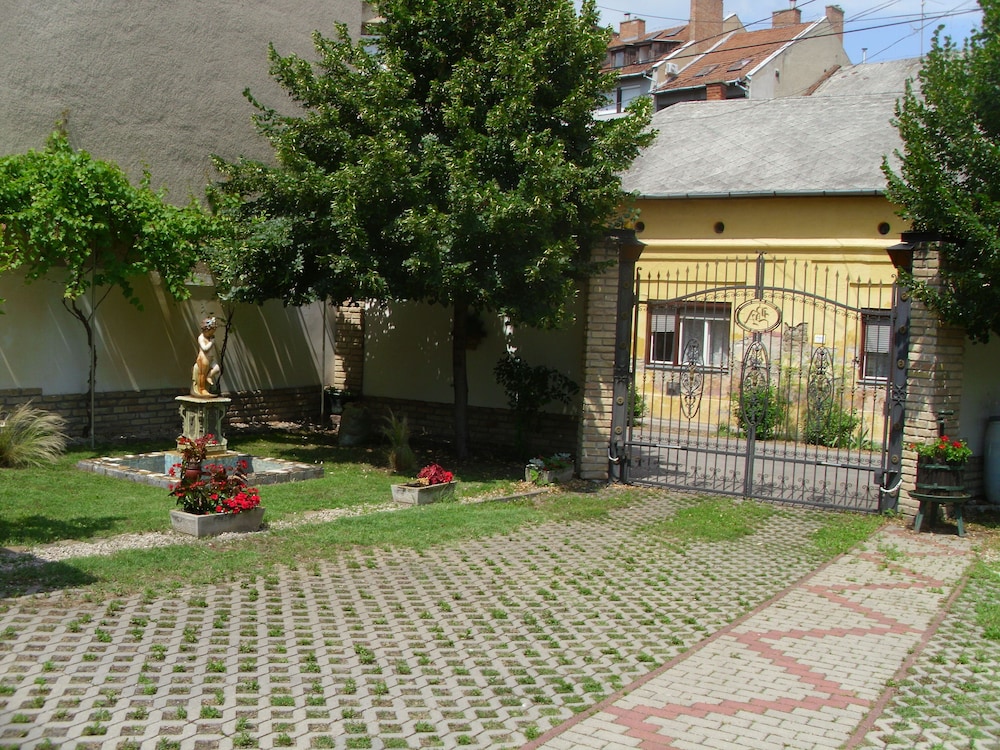 Photo 32