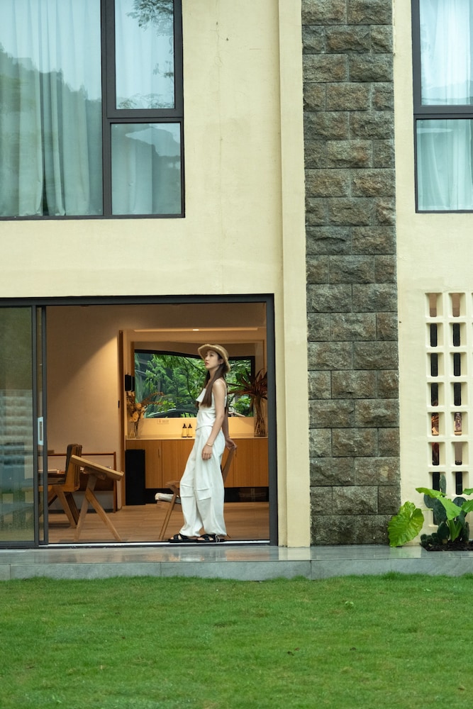 Miyue Shenzhen Tianlu Secret Wild Wizard Holiday Hotel