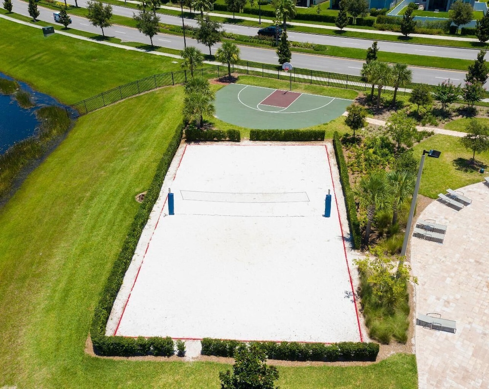 Storey Lake Resort, Private Pool, Near Famous Attractions!!