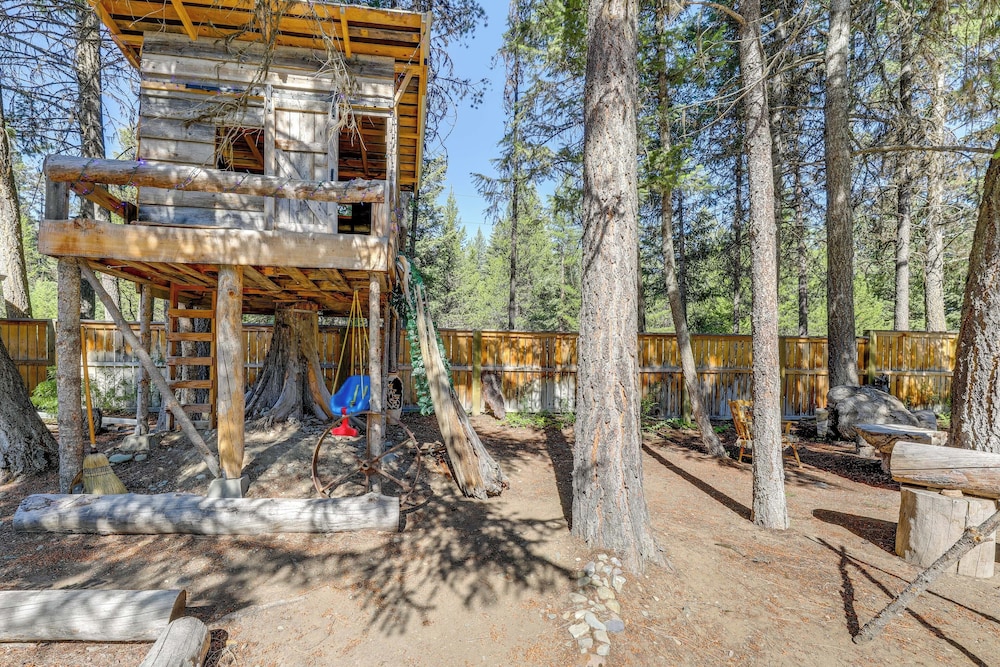 Walk to Happy's Inn & Lake Access: Libby Apartment