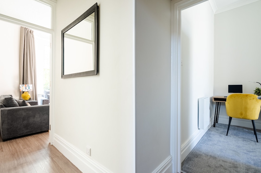 HG Collection - Cardiff City - Sleeps 6 view 4