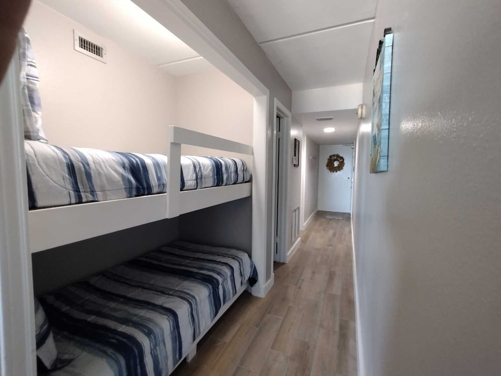 Florence I 307 Minium 1 Bedroom Condo by RedAwning view 3