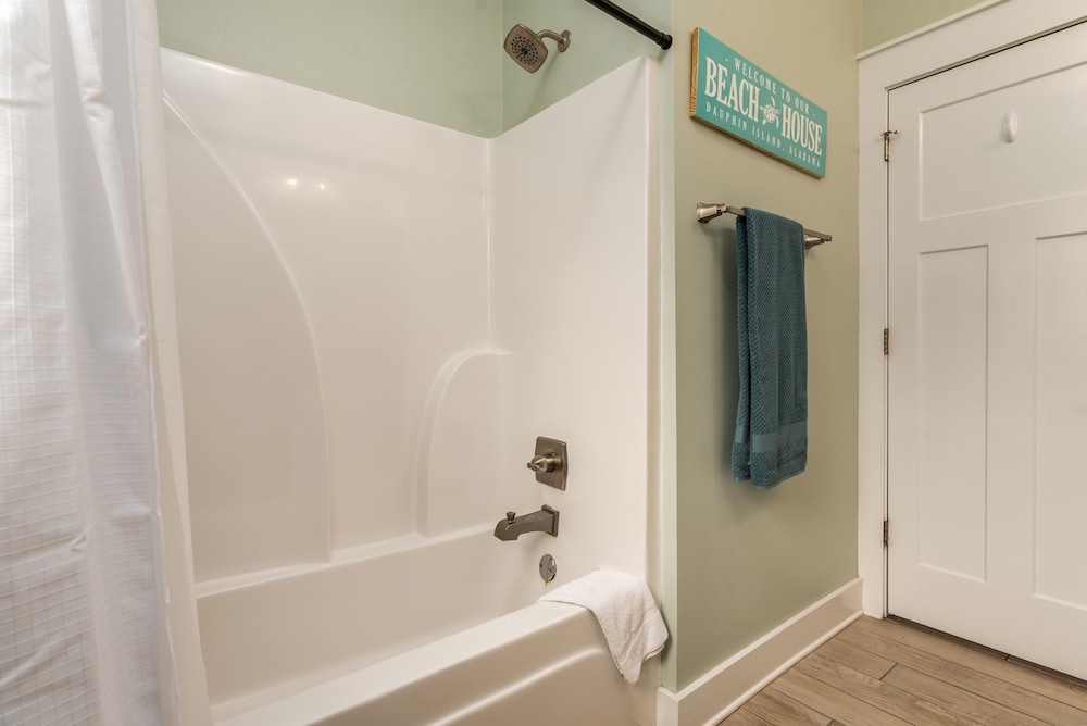 Still Waters - 2415 Bienville Blvd 4 Bedroom Home