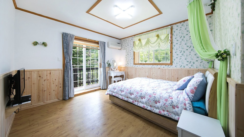 Secret Garden Pension