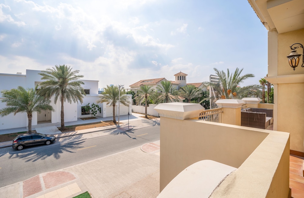 5BR Beach & pool villa in Palm
