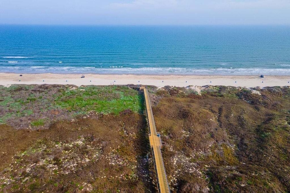 Beach Front Baby Ocean Views, Golf Cart & Pet Friendly!