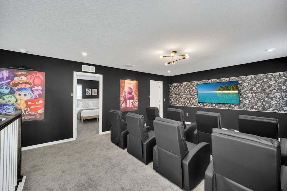 Movie Room, Pool, Theme Rooms Everything Included! 6 Bedroom Villa