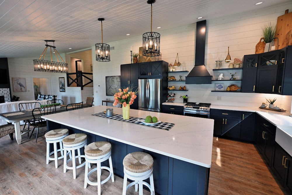Modern Lakehouse Retreat on Lake Namakagon With Private Hot Tub