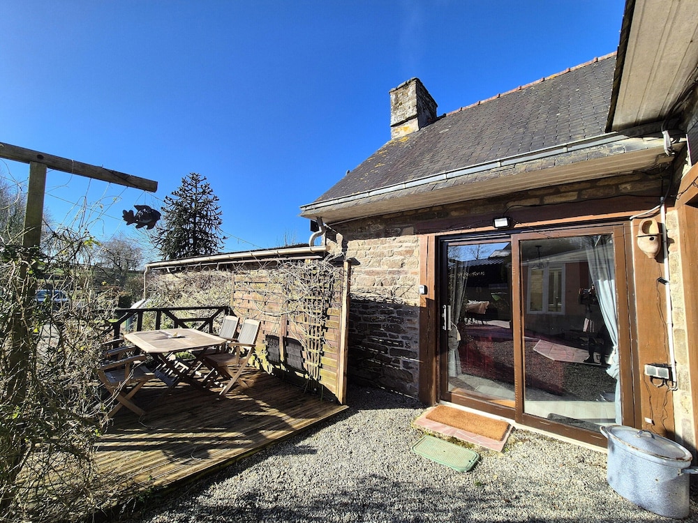Cottage in Mael-carhaix With Terrace