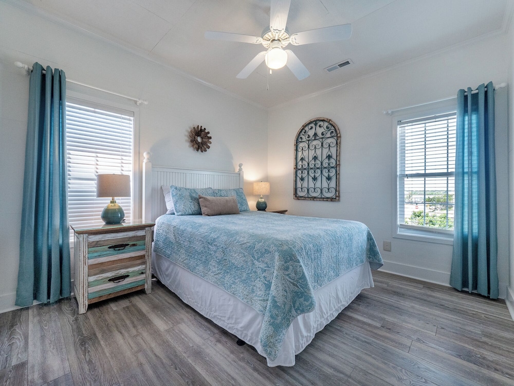 Green Dolphin by Topsail Realty