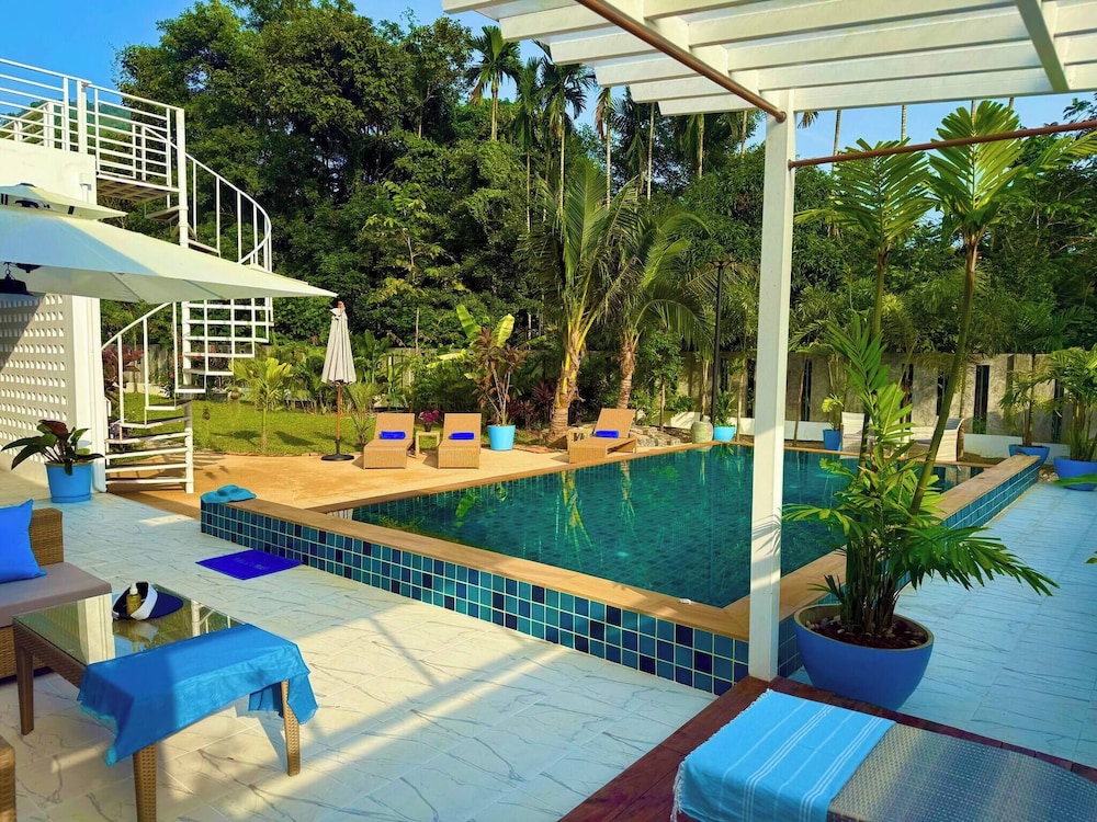 Beautiful Villa Between Jungle, sea and Mountain