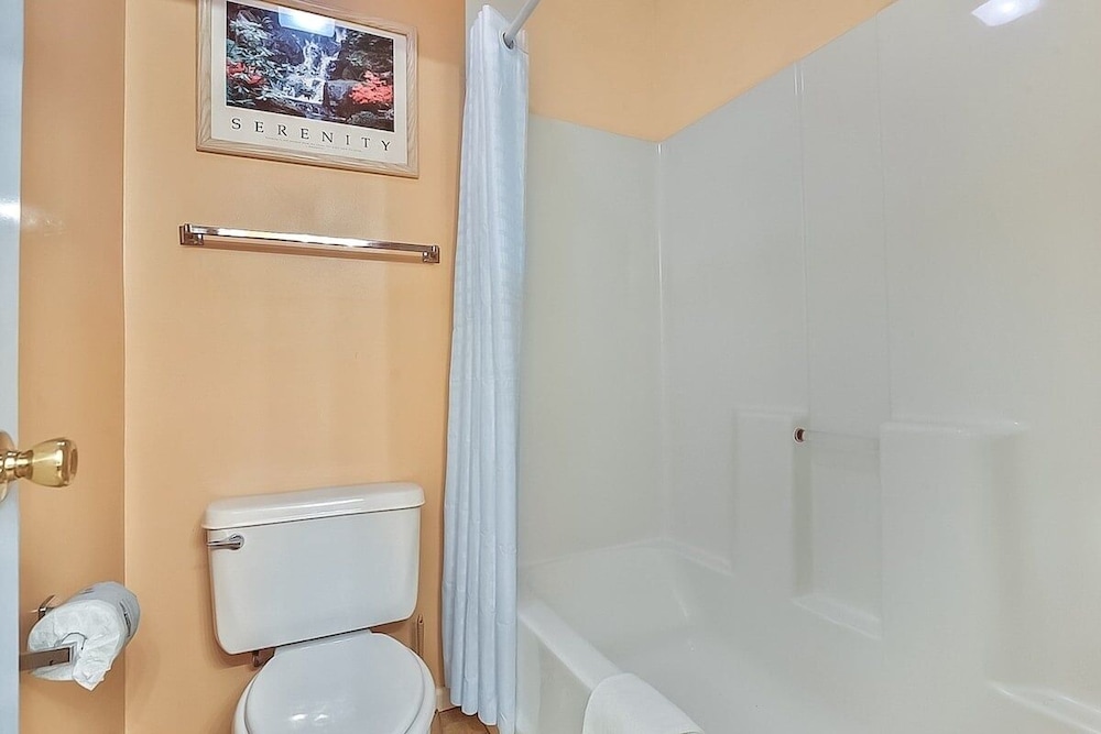 River Oaks 33f 2 Bedroom Condo