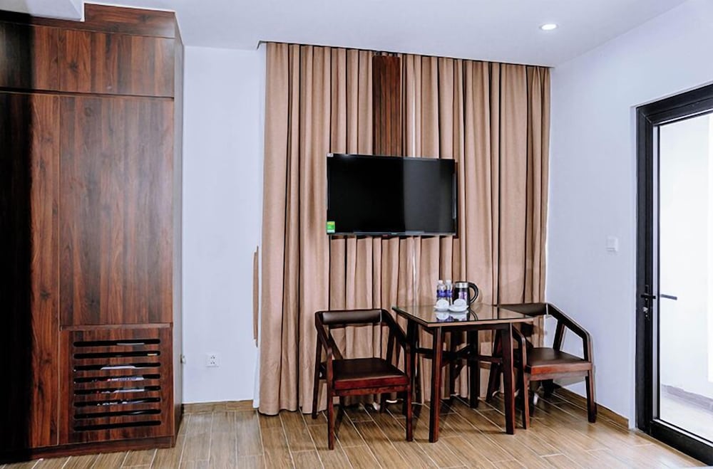 Văn Lâm Hotel