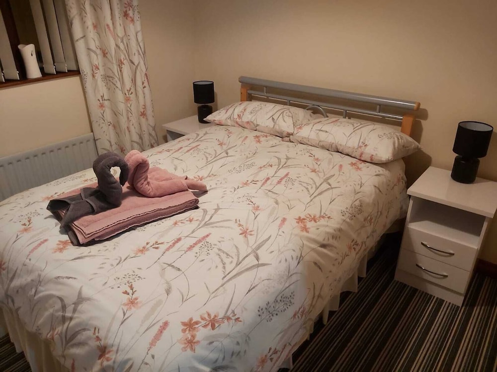 Foot of the Mournes - Cottage - Sleeps 4 - Parking view 2