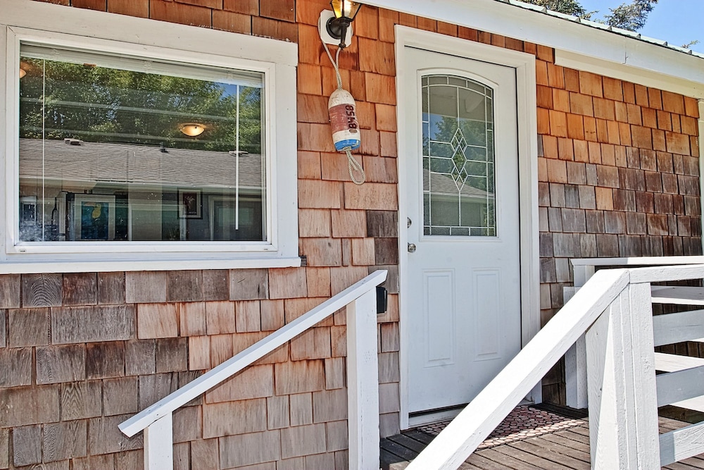 Ten Pines Cottage in Hoquiam