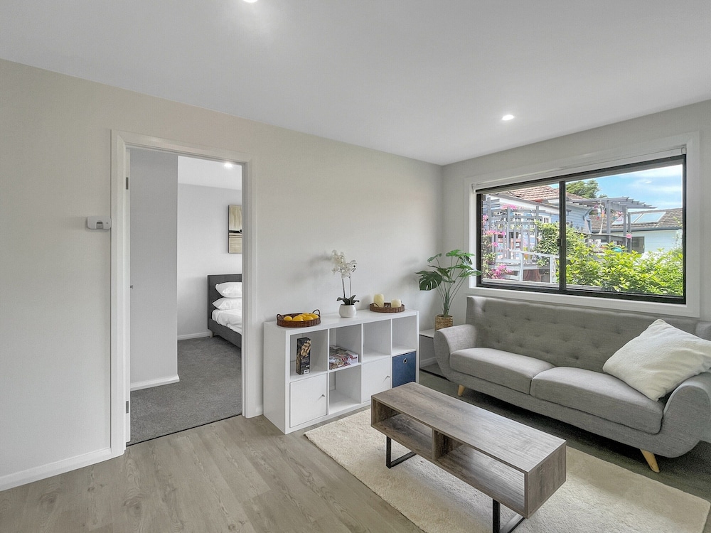 Spacious 4-bed House Near Batemans Bay Centre