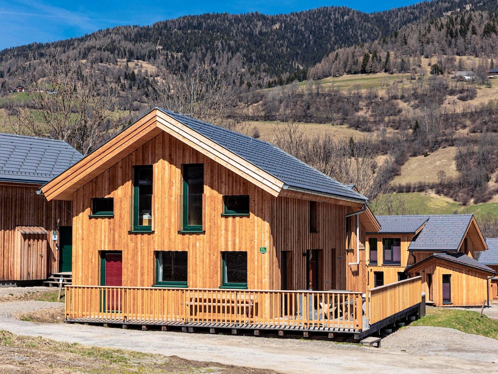 Appealing Chalet With hot tub