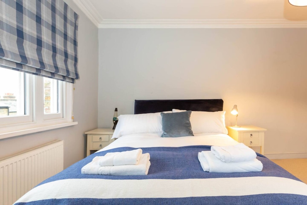 Gorgeous 4 Bedroom Family Home Next to Clapham Common