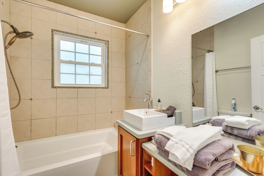 Stay & Play in Pensacola: Apartment Near Dtwn