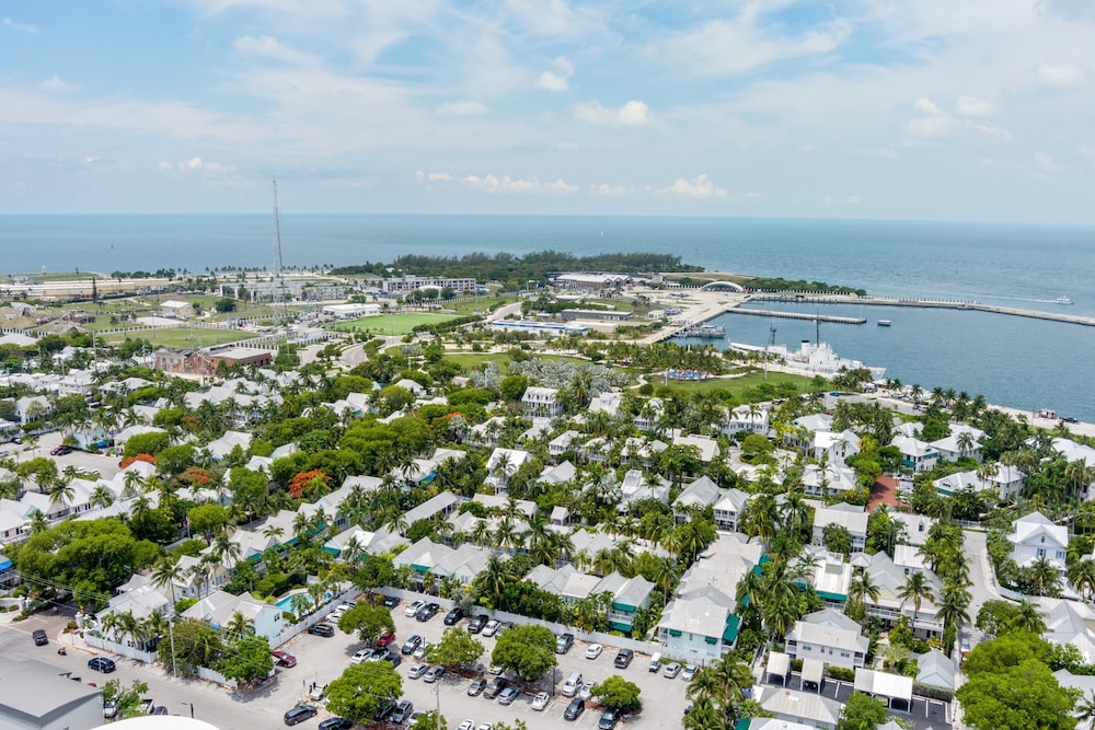 Conch Adventure by Avantstay Great Location w/ Patio, Outdoor Dining and Shared Pool! Week Long Stays