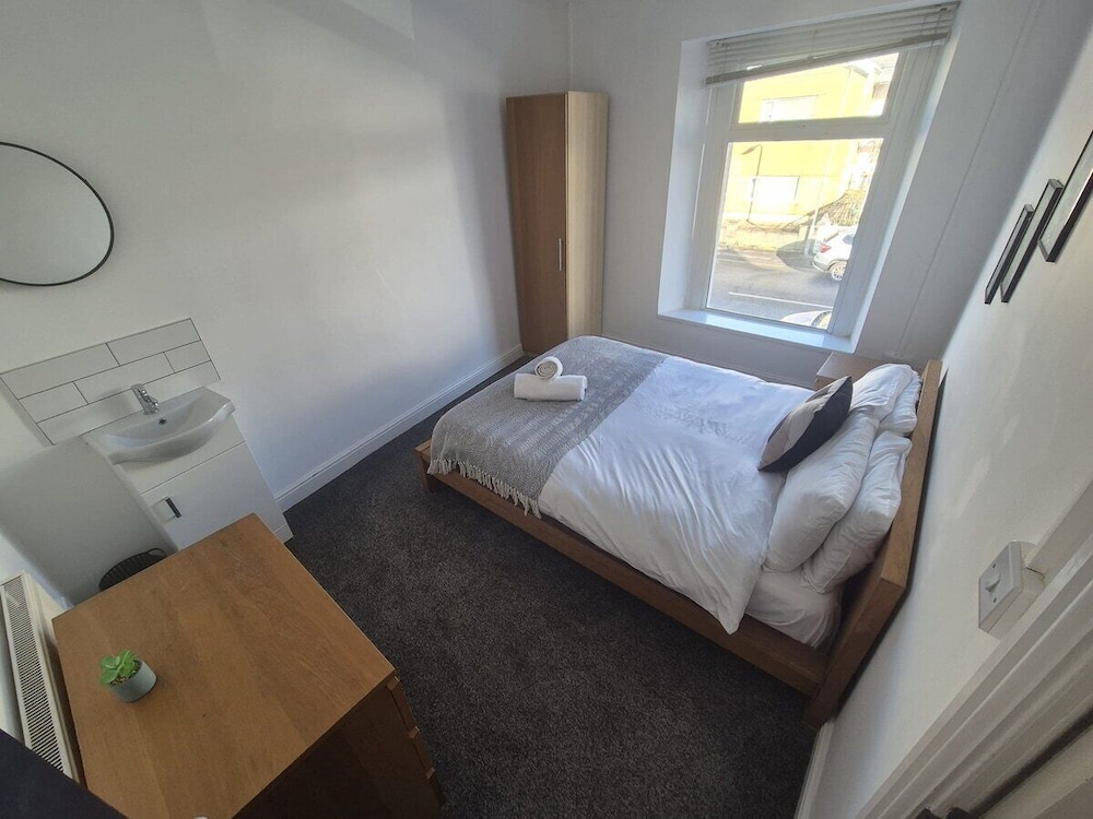 City Centre 6-bed Swansea Getaway