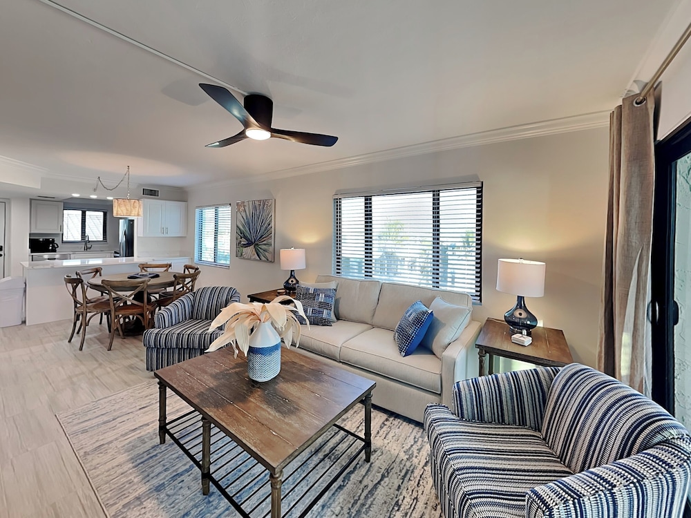 Seaside 4 by Distinctive Beach Rentals