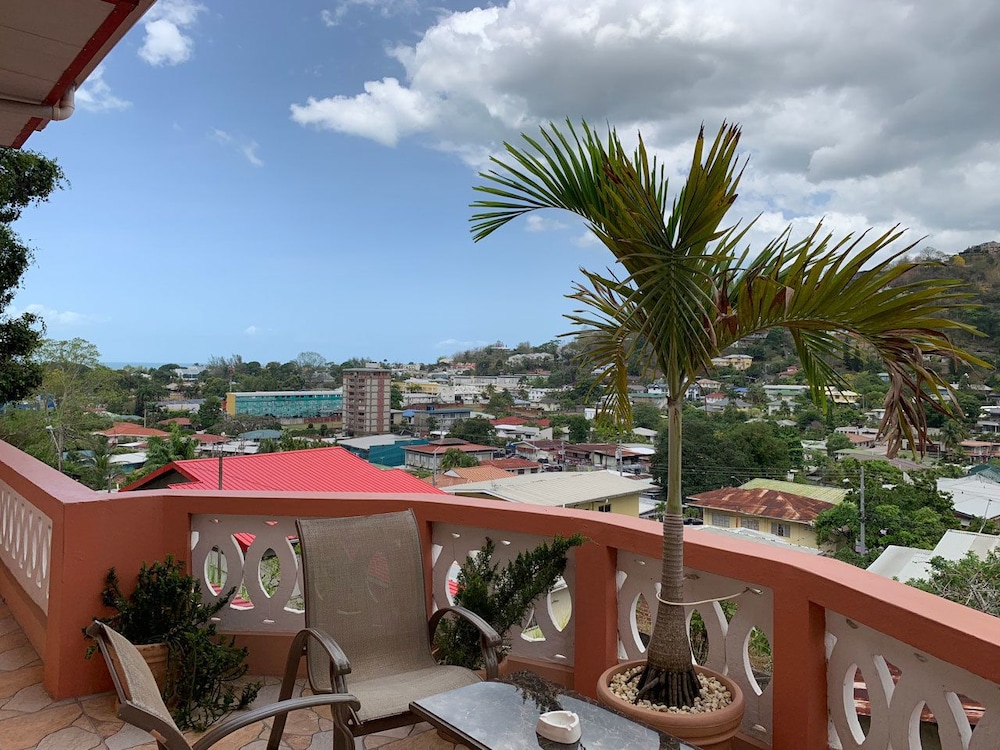 Carolyn's View Guest House
