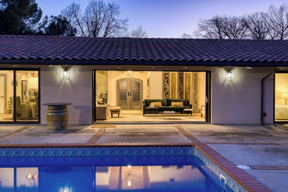 Private Pool, Firepit & Wine Room Near Top Paso Wineries Devi Ranch