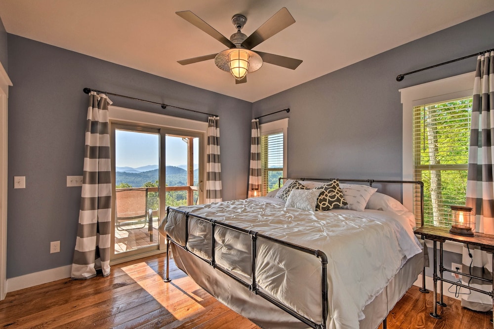Hiawassee Home w/ Views < 1 Mi to Lake Chatuge view 3