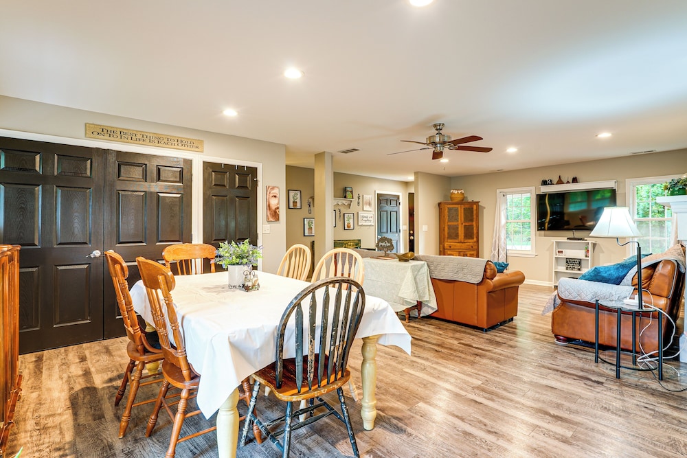 Otter Creek Rec Area On-site! Serene Family Home