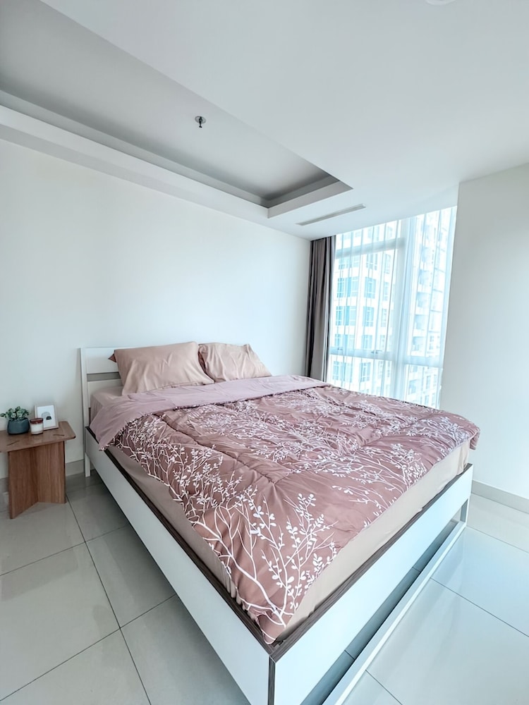 Staycation Jakarta Kensington Royal