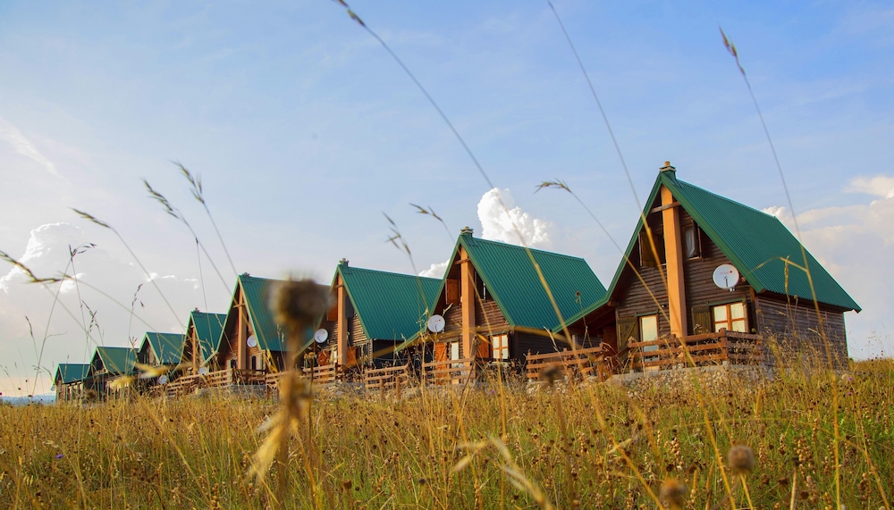 Hotel Cabin in Nature With View of the Durmitor Mountain - Image 1