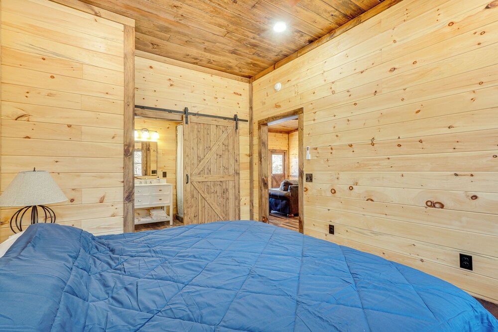Near Hiking Trails: Mtn-view Haven in Englewood!