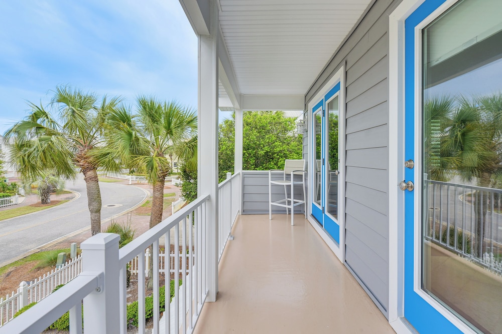 Grand Destin Getaway - Walk a Block to the Beach!
