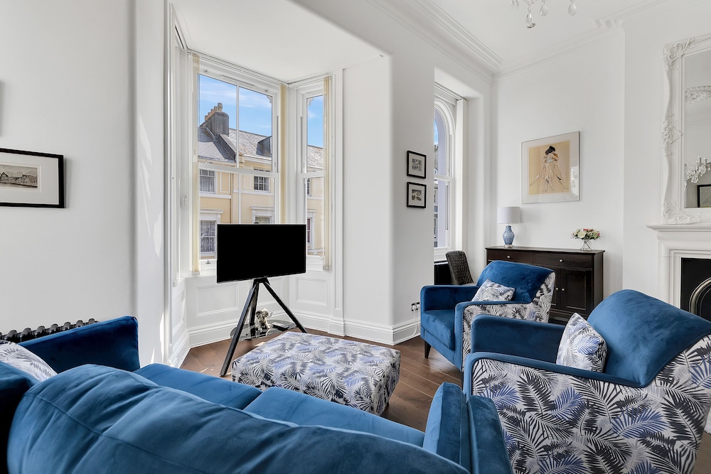 2 Bed - Hoe Heights by Smart Welcomes