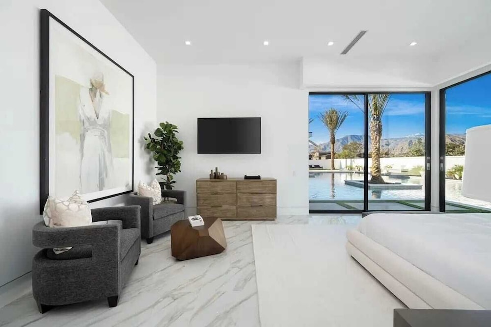 Pool, Hot Tub & Putting Green Minutes From Dining & Golf Bravo Villa #13 by Avantstay