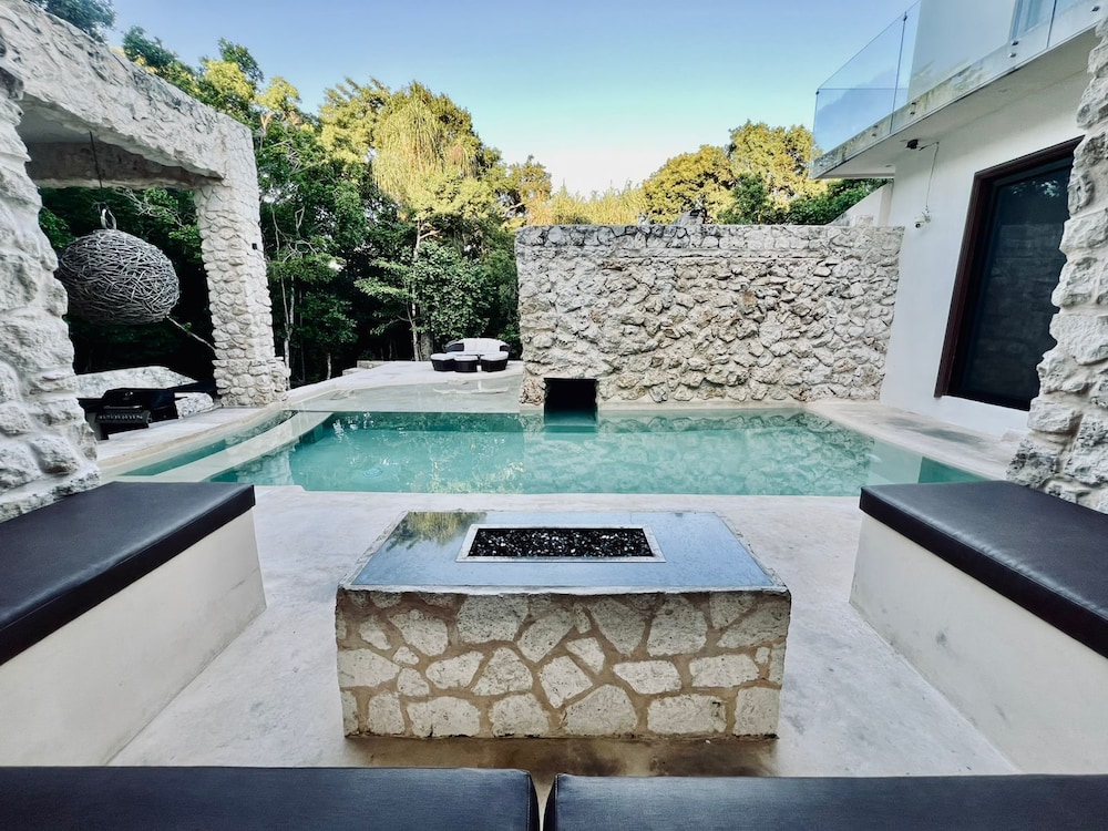 Villa Aaktun