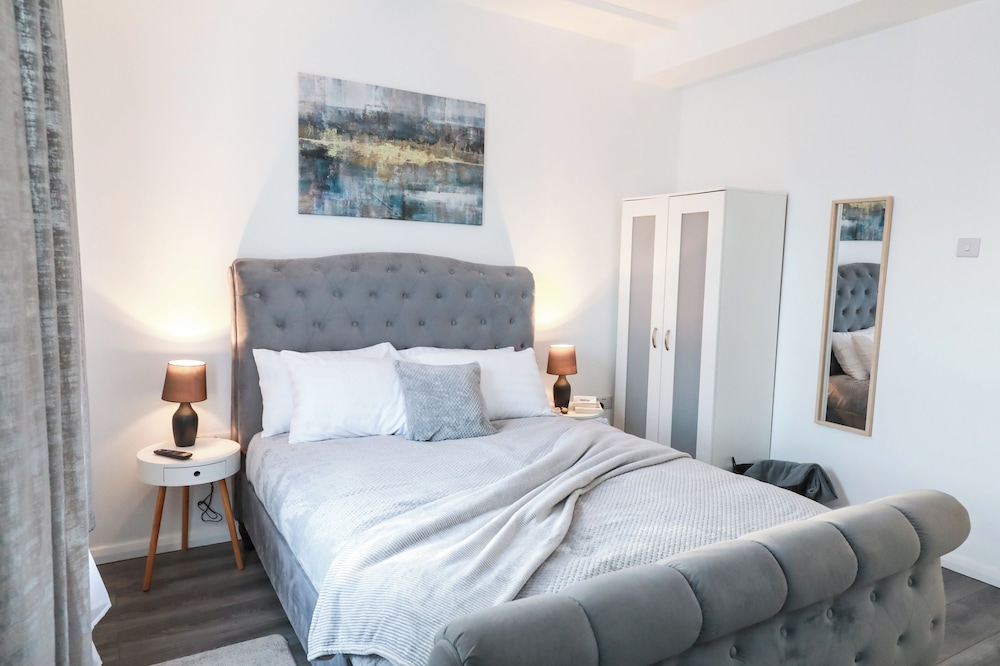 Victoria Road Apartment in Stoke