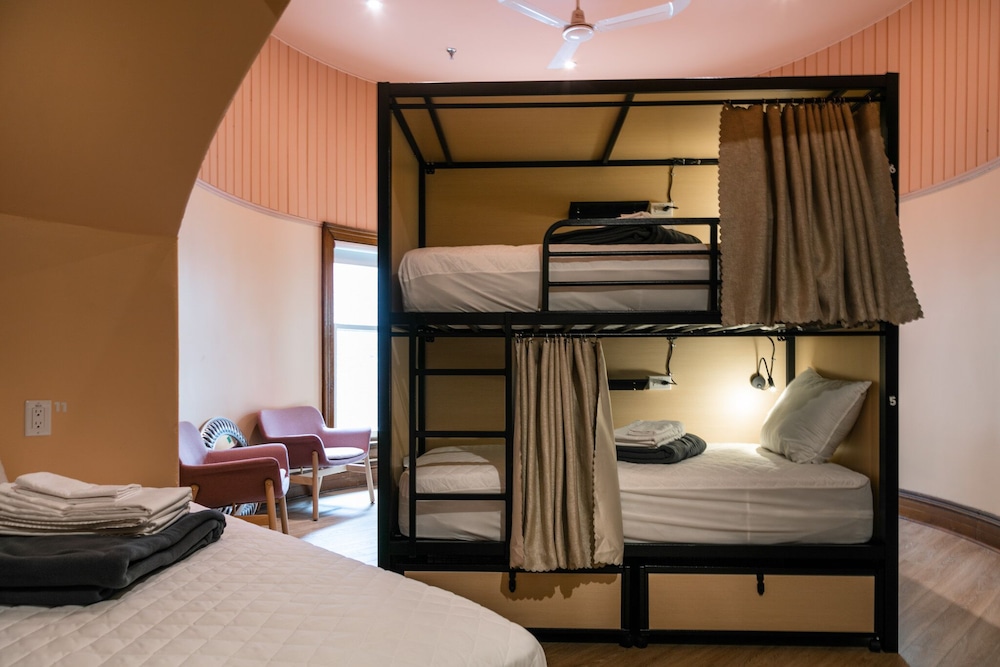 QBEDS Hostel - Image 3
