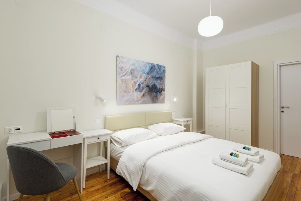 Trentatre, Nilie Hospitality MGMT