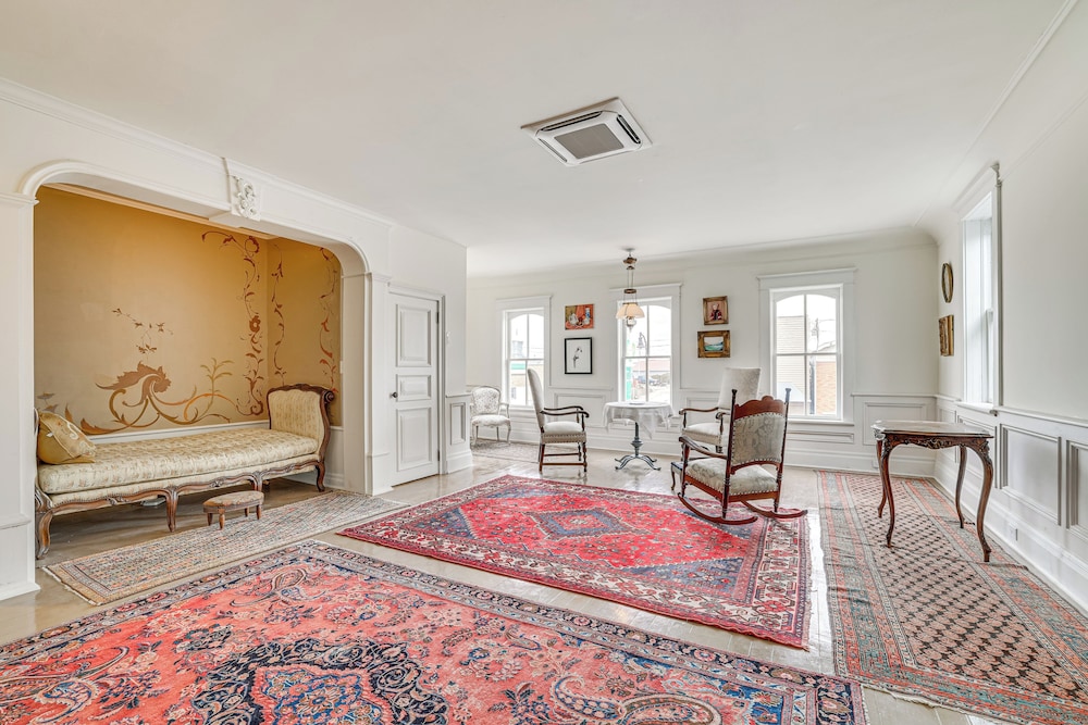 Walkable Main Street Location: Spring Grove Apt