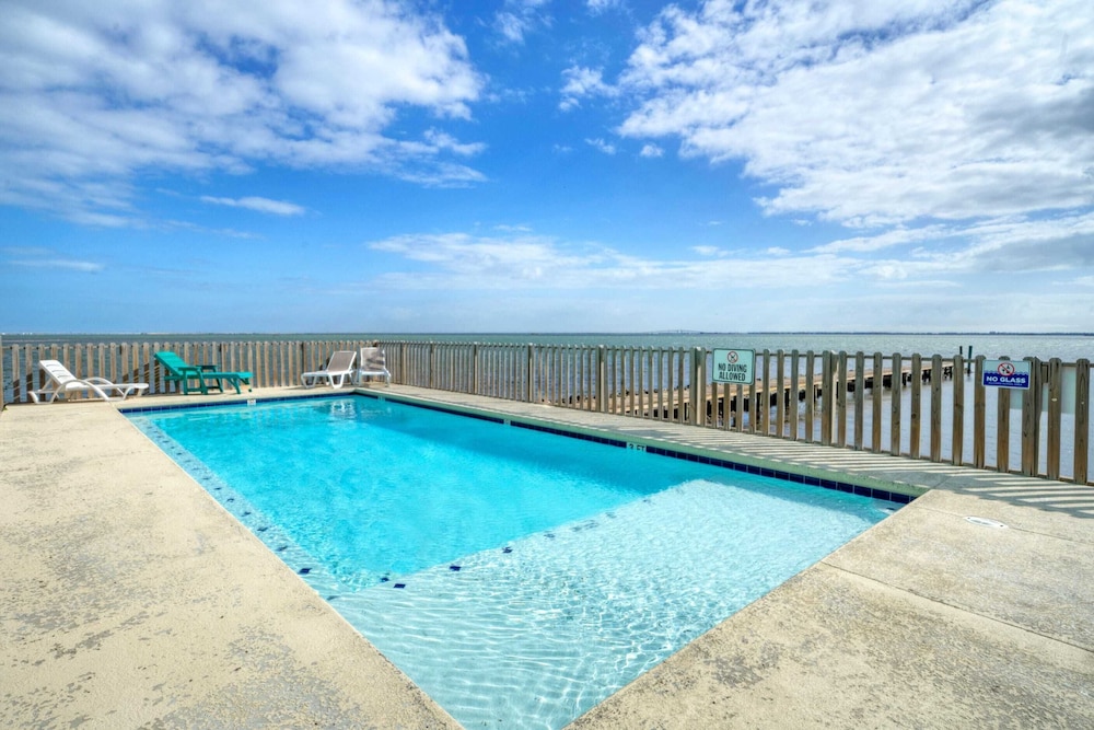 2 Homes on the Bay, Shared Waterfront Pool + Boat Dock Laguna Village Paradise