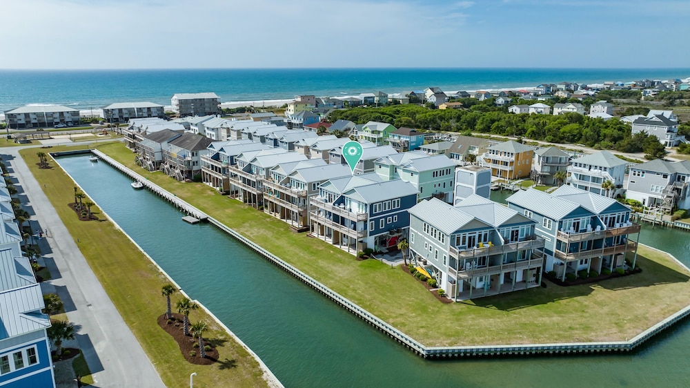 Queens Grant by Topsail Realty