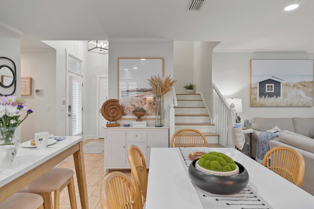Newly Renovated! 2-min Walk to the Beach The Coastal Cottage by Avantstay
